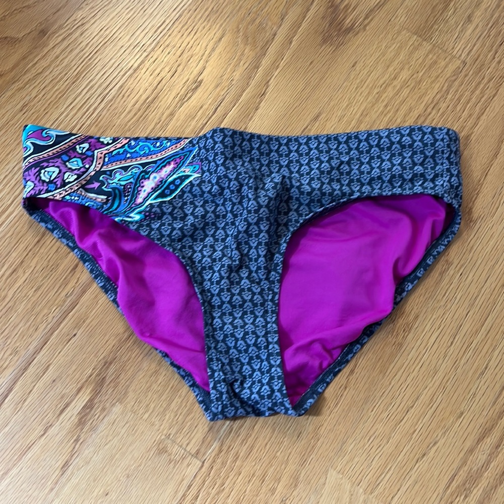 Title 9 printed swim bottom size medium
